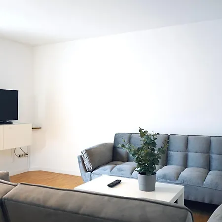 Stilvolles In Stadtnaehe-parkplatz- 4 Personen- Balkon *