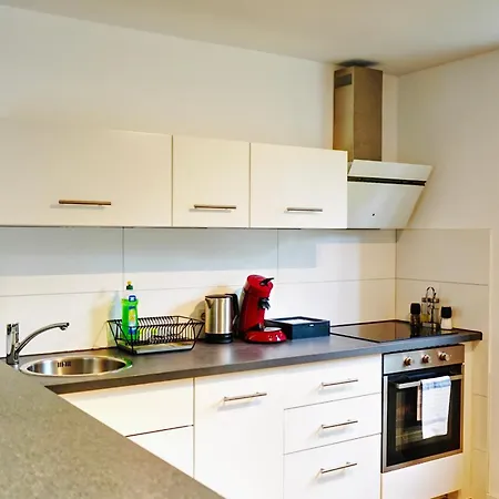 Stilvolles In Stadtnaehe-parkplatz- 4 Personen- Balkon