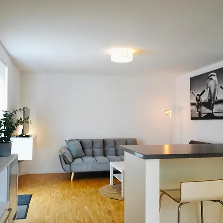 Stilvolles In Stadtnaehe-parkplatz- 4 Personen- Balkon *