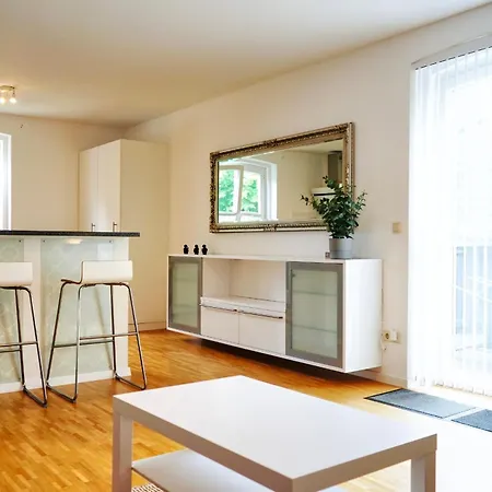 Apartman Stilvolles In Stadtnaehe-parkplatz- 4 Personen- Balkon