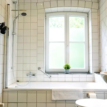 Stilvolles In Stadtnaehe-parkplatz- 4 Personen- Balkon Wolfsburg