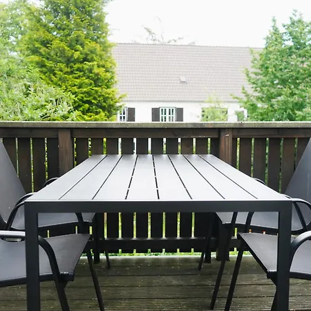 Apartment Stilvolles In Stadtnaehe-parkplatz- 4 Personen- Balkon *