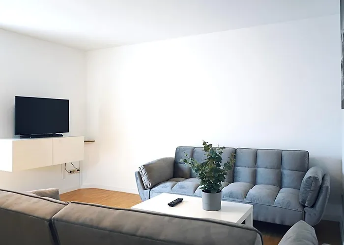 Stilvolles In Stadtnaehe-parkplatz- 4 Personen- Balkon *