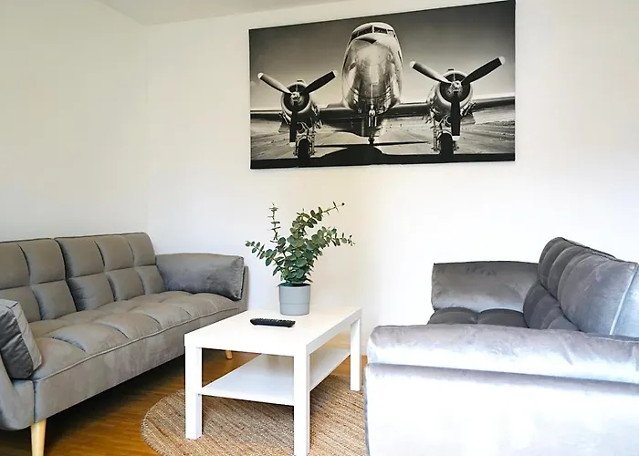 Stilvolles In Stadtnaehe-parkplatz- 4 Personen- Balkon Lejlighed *