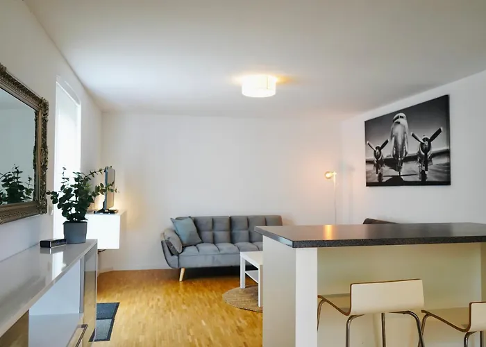 Stilvolles In Stadtnaehe-parkplatz- 4 Personen- Balkon *