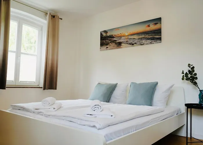 Stilvolles In Stadtnaehe-parkplatz- 4 Personen- Balkon Apartment