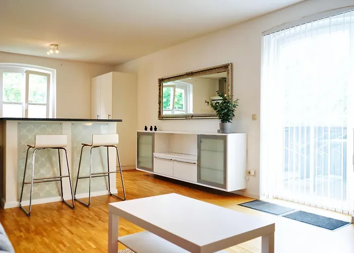 Apartment Stilvolles In Stadtnaehe-parkplatz- 4 Personen- Balkon