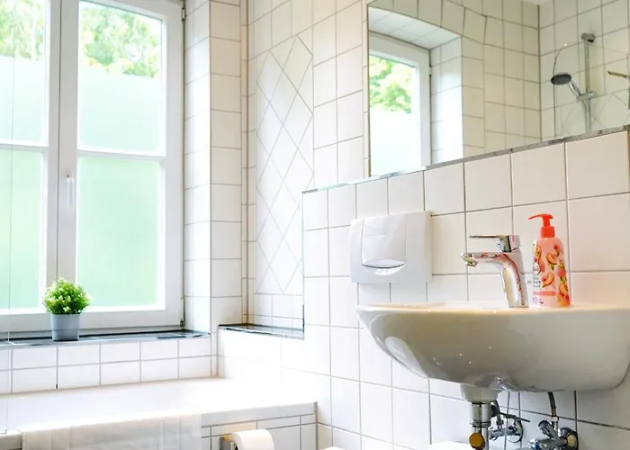 Apartment Stilvolles In Stadtnaehe-parkplatz- 4 Personen- Balkon