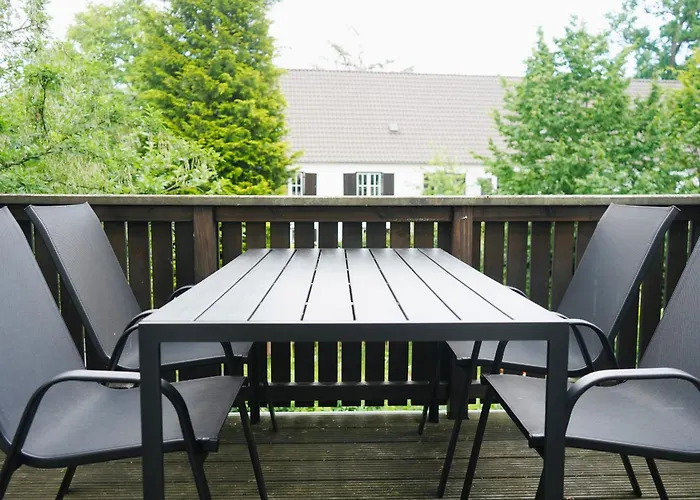 Appartement Stilvolles In Stadtnaehe-parkplatz- 4 Personen- Balkon *